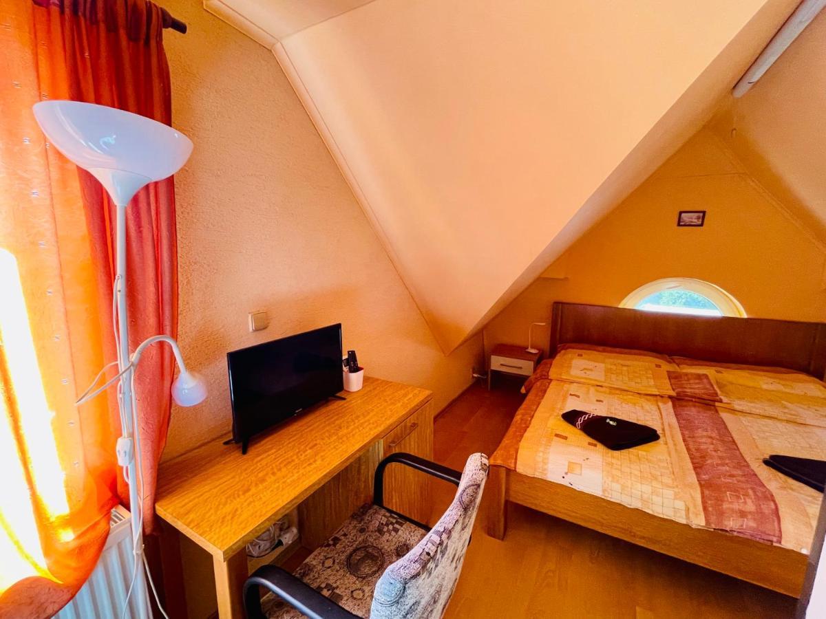 Penzion Tyche Surany Exterior foto