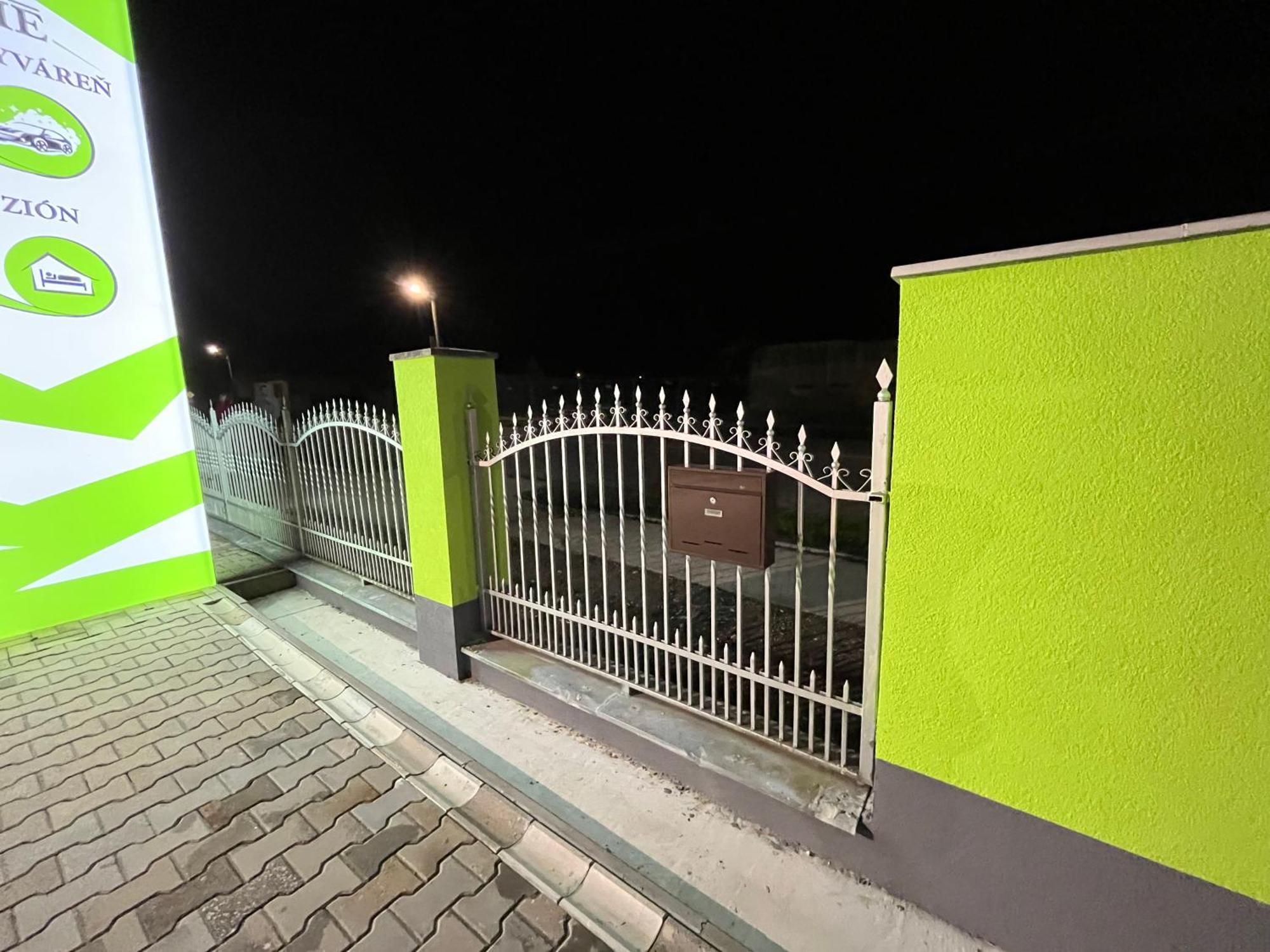 Penzion Tyche Surany Exterior foto
