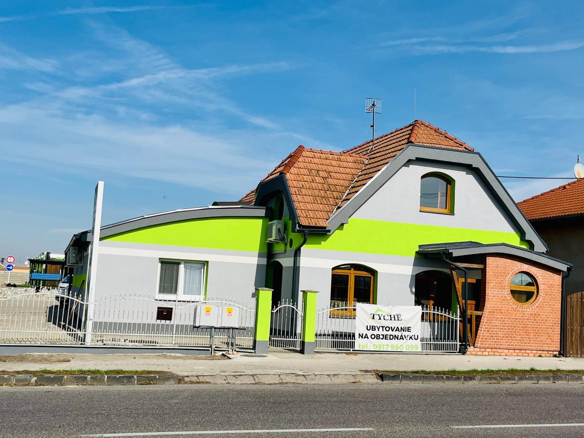 Penzion Tyche Surany Exterior foto